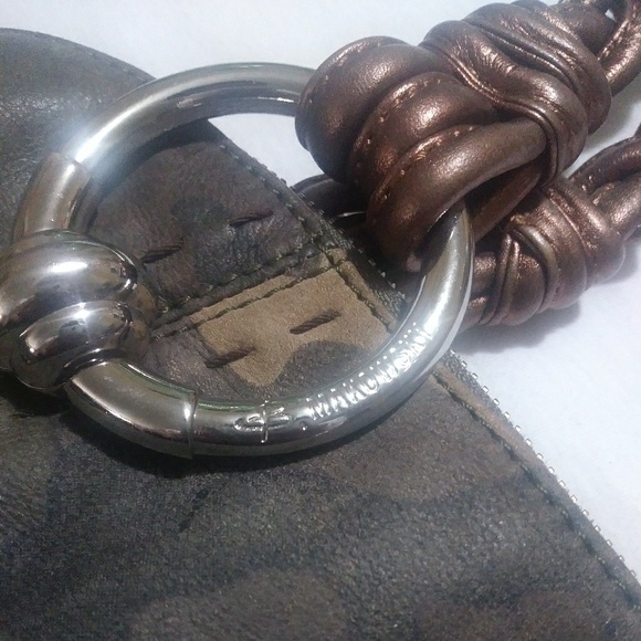 *SOLD!!!* B. Makowsky Leather Handbag - Picture 3 of 7